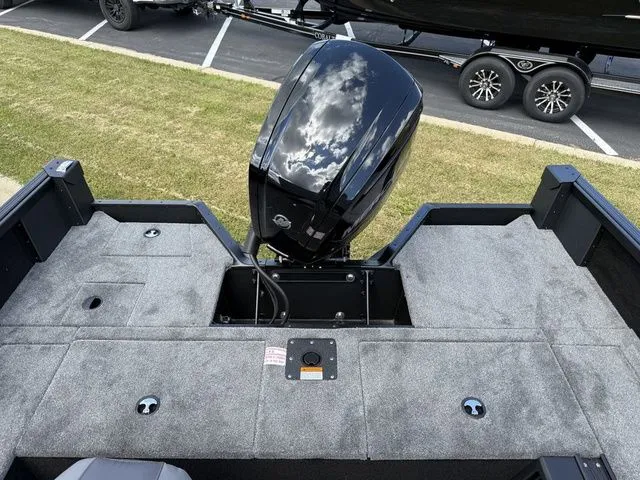 Slide: The Image of Alumacraft Competitor 175X Sport 2026 - 7