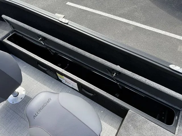 Slide: The Image of Alumacraft Competitor 175X Sport 2026 - 12