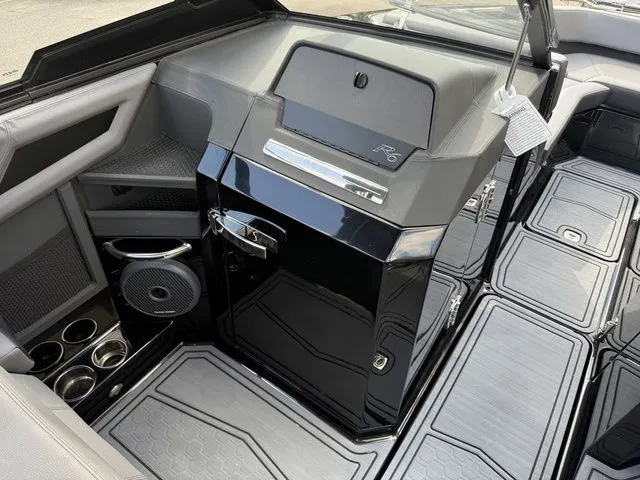 Slide: The Image of Cobalt R6 Surf 2026 - 17