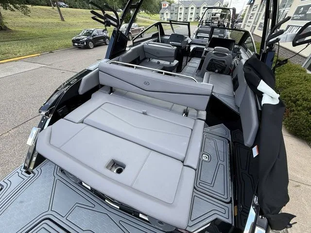 Slide: The Image of Cobalt R6 Surf 2026 - 6