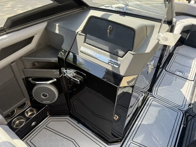 Slide: The Image of Cobalt R8 Surf 2026 - 23