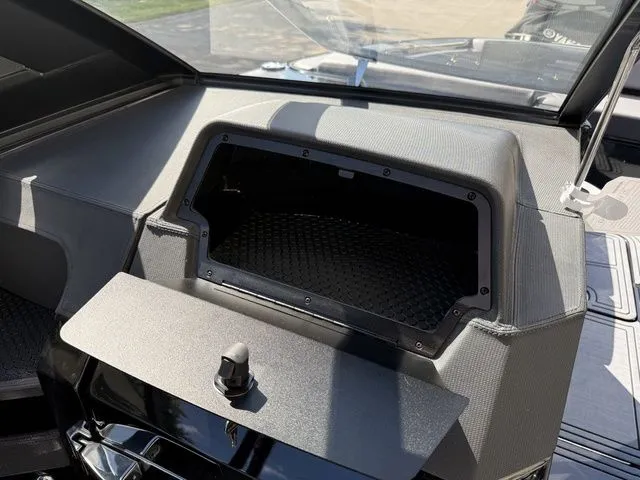 Slide: The Image of Cobalt R8 Surf 2026 - 24