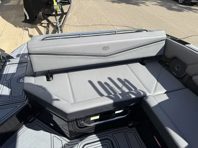 Slide: The Image of Cobalt R8 Surf 2026 - 9