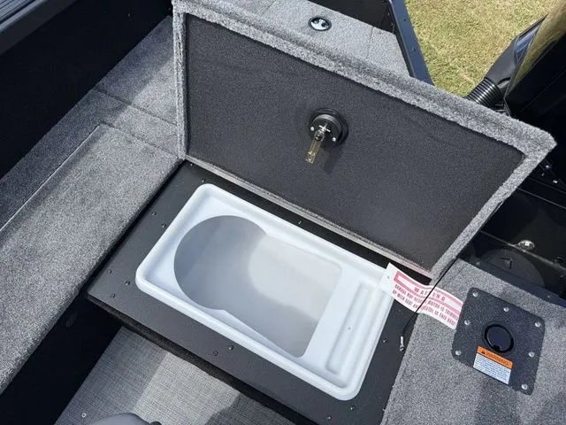 Slide: The Image of Alumacraft Competitor 175X Sport 2026 - 11