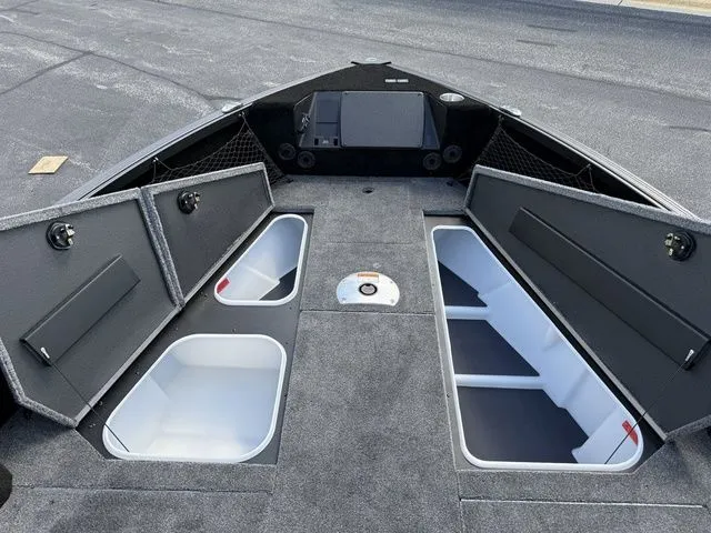 Slide: The Image of Alumacraft Competitor 175X Sport 2026 - 15