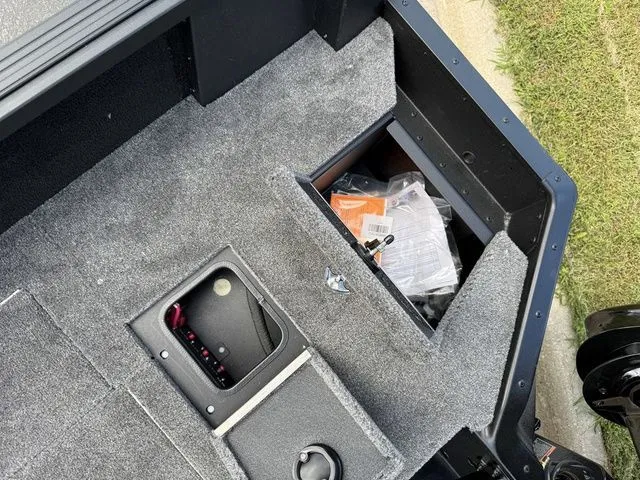 Slide: The Image of Alumacraft Competitor 175X Sport 2026 - 8