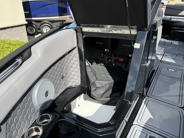 Slide: The Image of Cobalt R6 Surf 2026 - 35