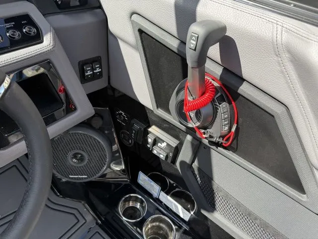 Slide: The Image of Cobalt R8 Surf 2026 - 31