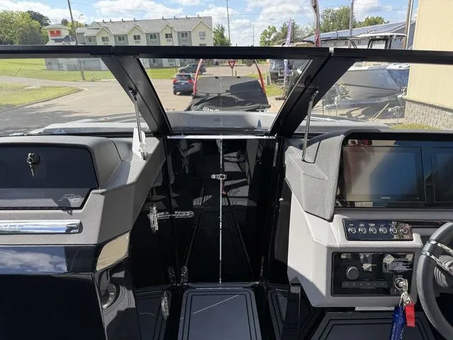 Slide: The Image of Cobalt R8 Surf 2026 - 33