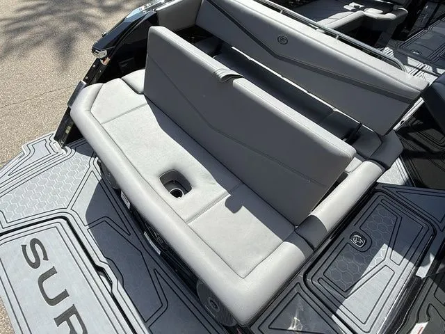 Slide: The Image of Cobalt R8 Surf 2026 - 7