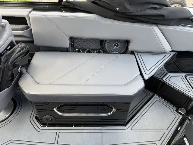 Slide: The Image of Cobalt R6 Surf 2026 - 12