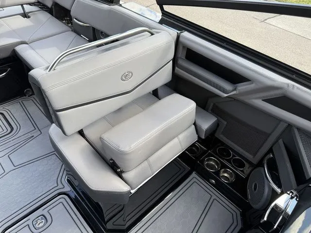 Slide: The Image of Cobalt R6 Surf 2026 - 16