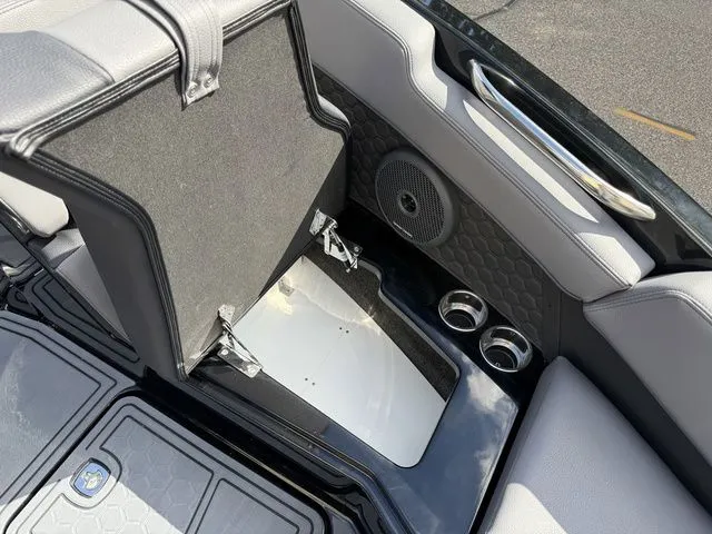 Slide: The Image of Cobalt R6 Surf 2026 - 31