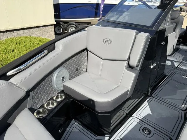 Slide: The Image of Cobalt R6 Surf 2026 - 34