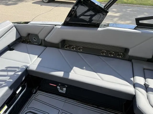 Slide: The Image of Cobalt R8 Surf 2026 - 10