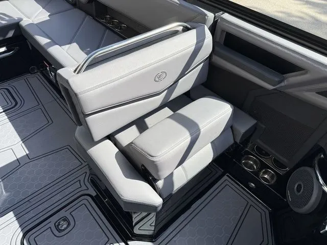 Slide: The Image of Cobalt R8 Surf 2026 - 22