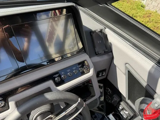 Slide: The Image of Cobalt R8 Surf 2026 - 30