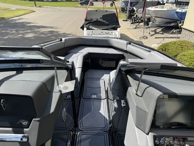 Slide: The Image of Cobalt R8 Surf 2026 - 32