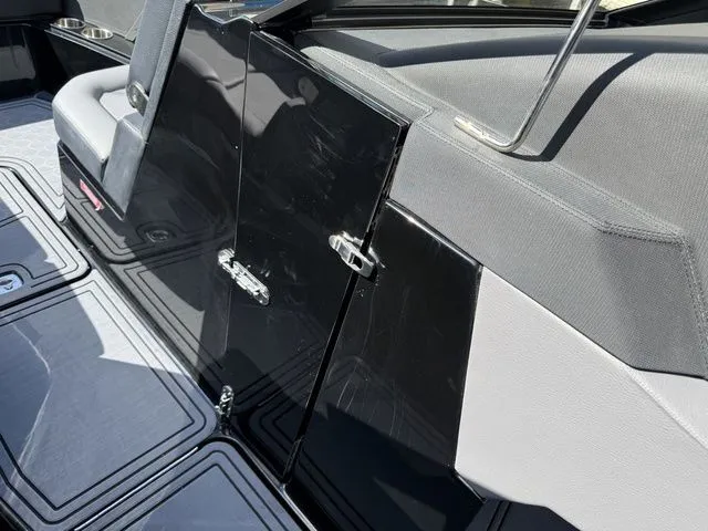 Slide: The Image of Cobalt R8 Surf 2026 - 34