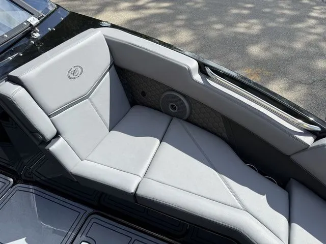 Slide: The Image of Cobalt R8 Surf 2026 - 37