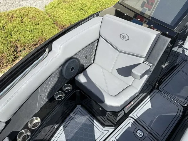 Slide: The Image of Cobalt R8 Surf 2026 - 42