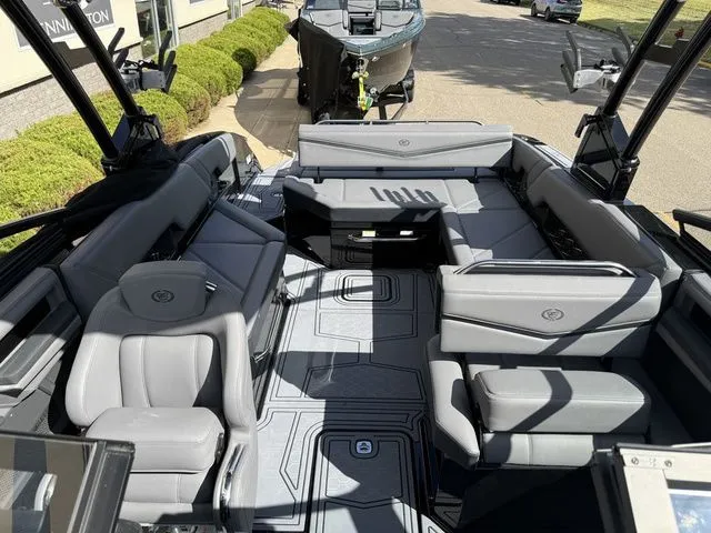 Slide: The Image of Cobalt R8 Surf 2026 - 44