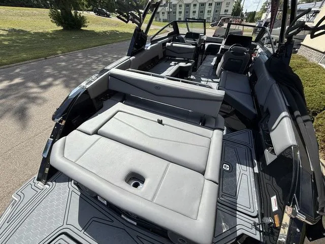 Slide: The Image of Cobalt R8 Surf 2026 - 6