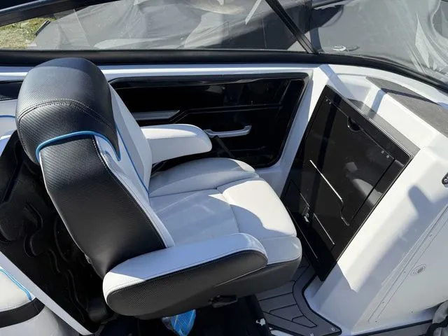 Slide: The Image of Yamaha 212X 2017 - 14