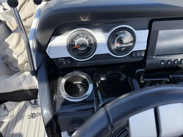 Slide: The Image of Yamaha 212X 2017 - 20