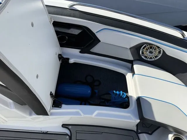 Slide: The Image of Yamaha 212X 2017 - 33