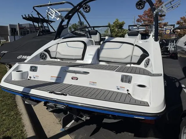 Slide: The Image of Yamaha 212X 2017 - 4