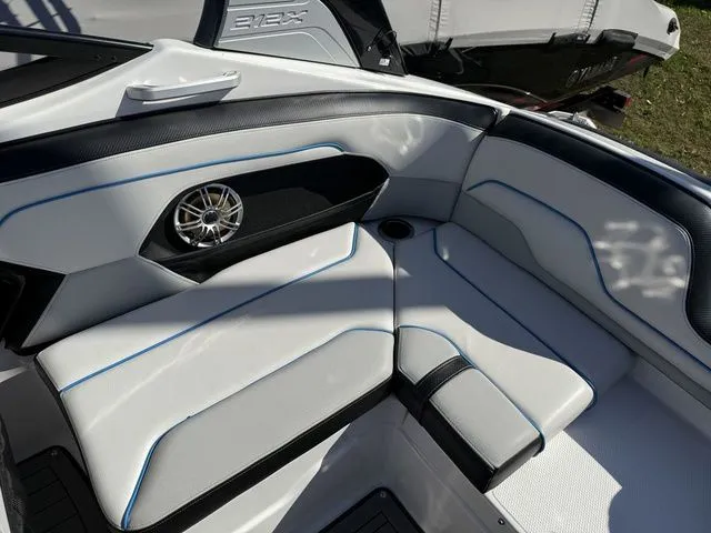 Slide: The Image of Yamaha 212X 2017 - 10