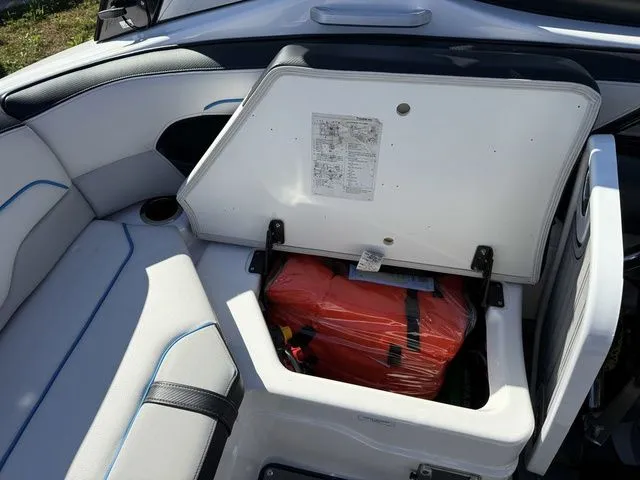 Slide: The Image of Yamaha 212X 2017 - 13