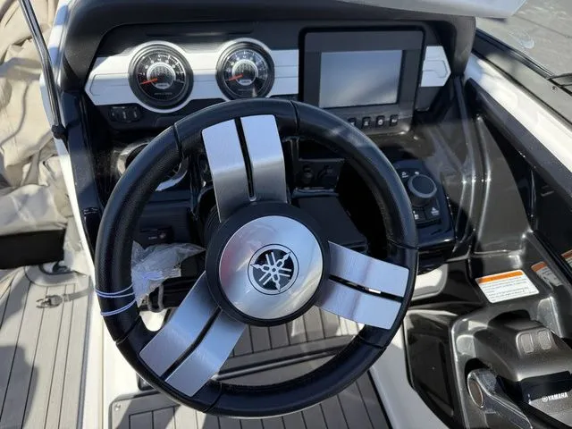 Slide: The Image of Yamaha 212X 2017 - 19