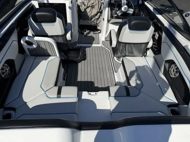 Slide: The Image of Yamaha 212X 2017 - 7