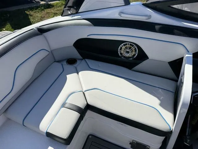 Slide: The Image of Yamaha 212X 2017 - 12