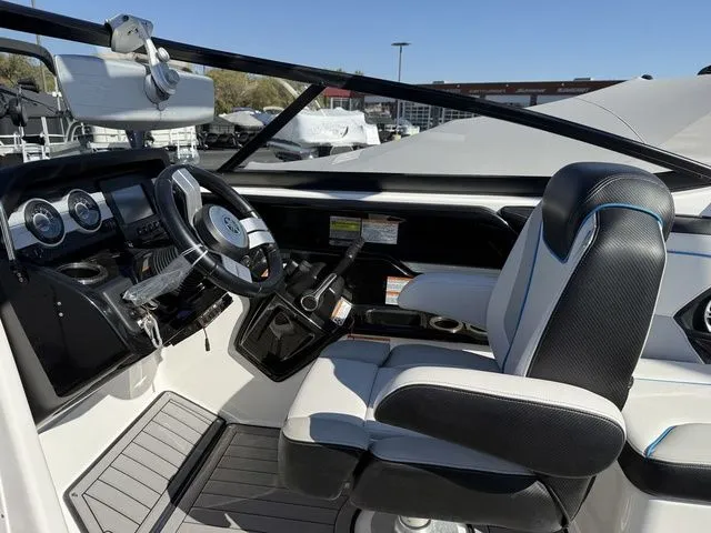 Slide: The Image of Yamaha 212X 2017 - 18