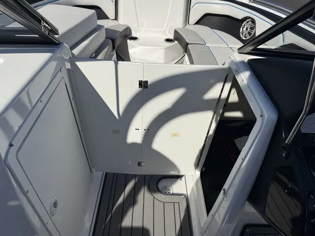 Slide: The Image of Yamaha 212X 2017 - 28