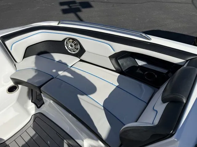 Slide: The Image of Yamaha 212X 2017 - 34