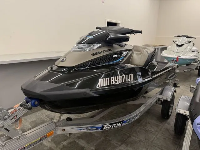 Slide: The Image of Sea-Doo GTX 2016 - 3