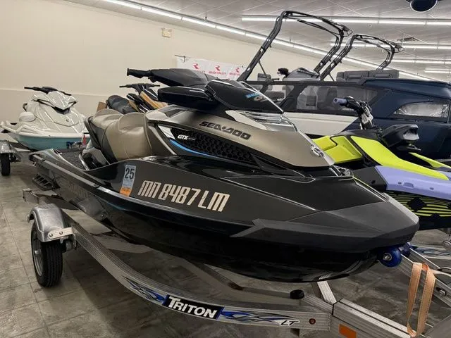 Slide: The Image of Sea-Doo GTX 2016 - 1