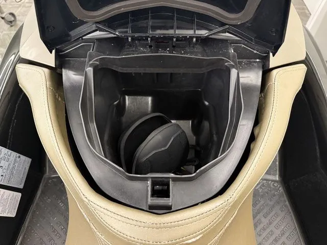 Slide: The Image of Sea-Doo GTX 2016 - 10