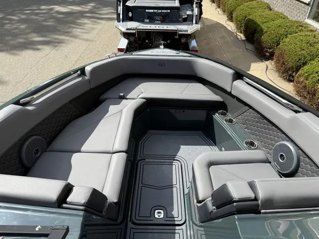 Slide: The Image of Cobalt R8 Surf 2026 - 30