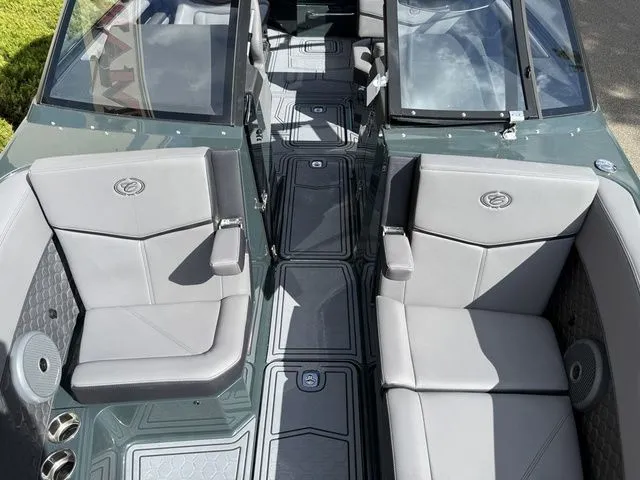 Slide: The Image of Cobalt R8 Surf 2026 - 31