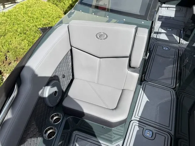 Slide: The Image of Cobalt R8 Surf 2026 - 37