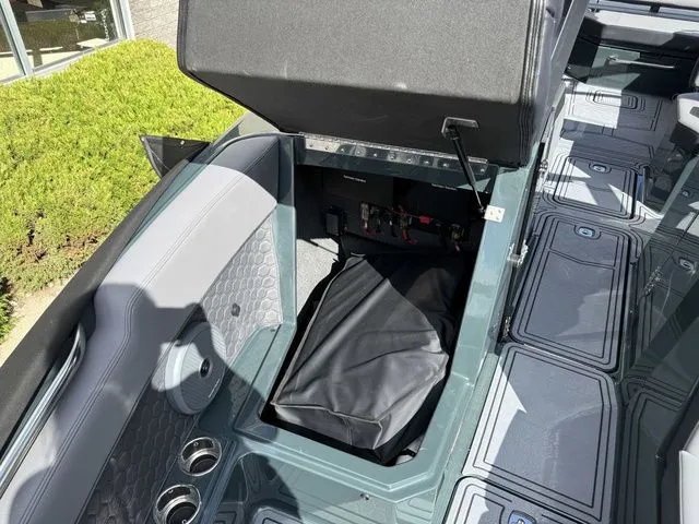 Slide: The Image of Cobalt R8 Surf 2026 - 38