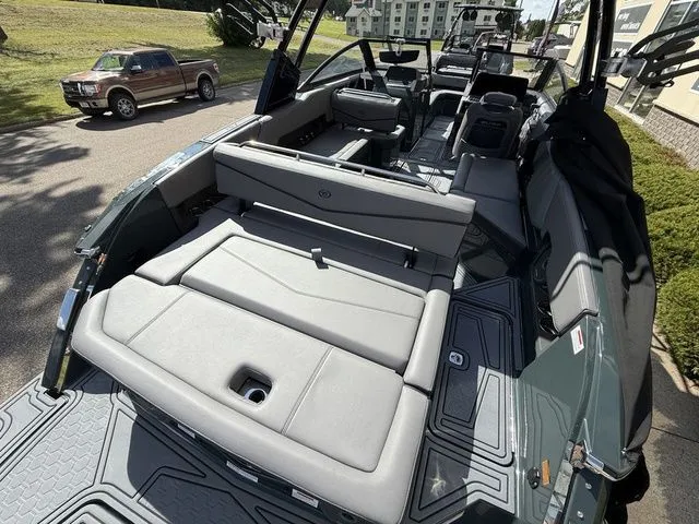 Slide: The Image of Cobalt R8 Surf 2026 - 6