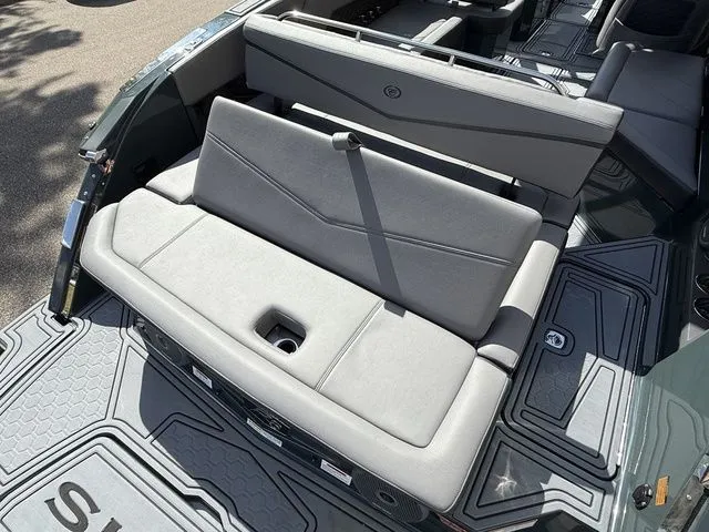 Slide: The Image of Cobalt R8 Surf 2026 - 7