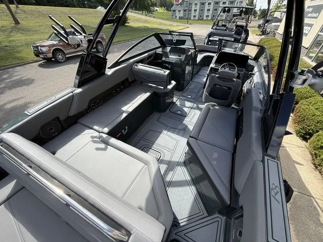 Slide: The Image of Cobalt R8 Surf 2026 - 9