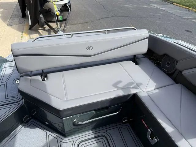 Slide: The Image of Cobalt R8 Surf 2026 - 10